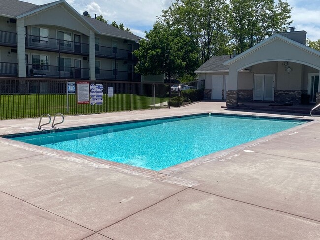 Building Photo - Fantastic Orem Condo