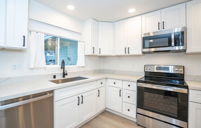 Building Photo - Updated Gig Harbor Duplex with Outdoor Space