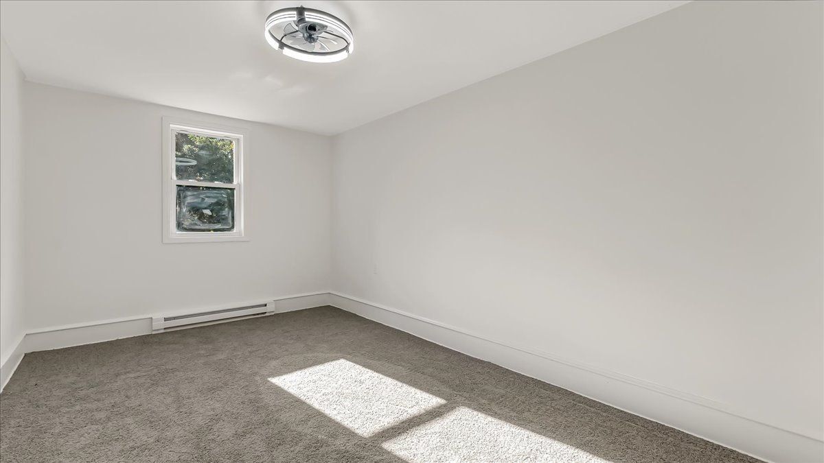 Building Photo - 960 Main St