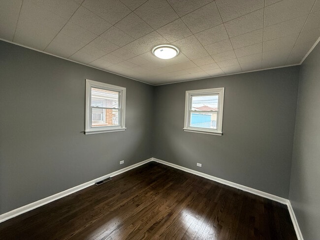 Building Photo - 7616 S Lorel Ave