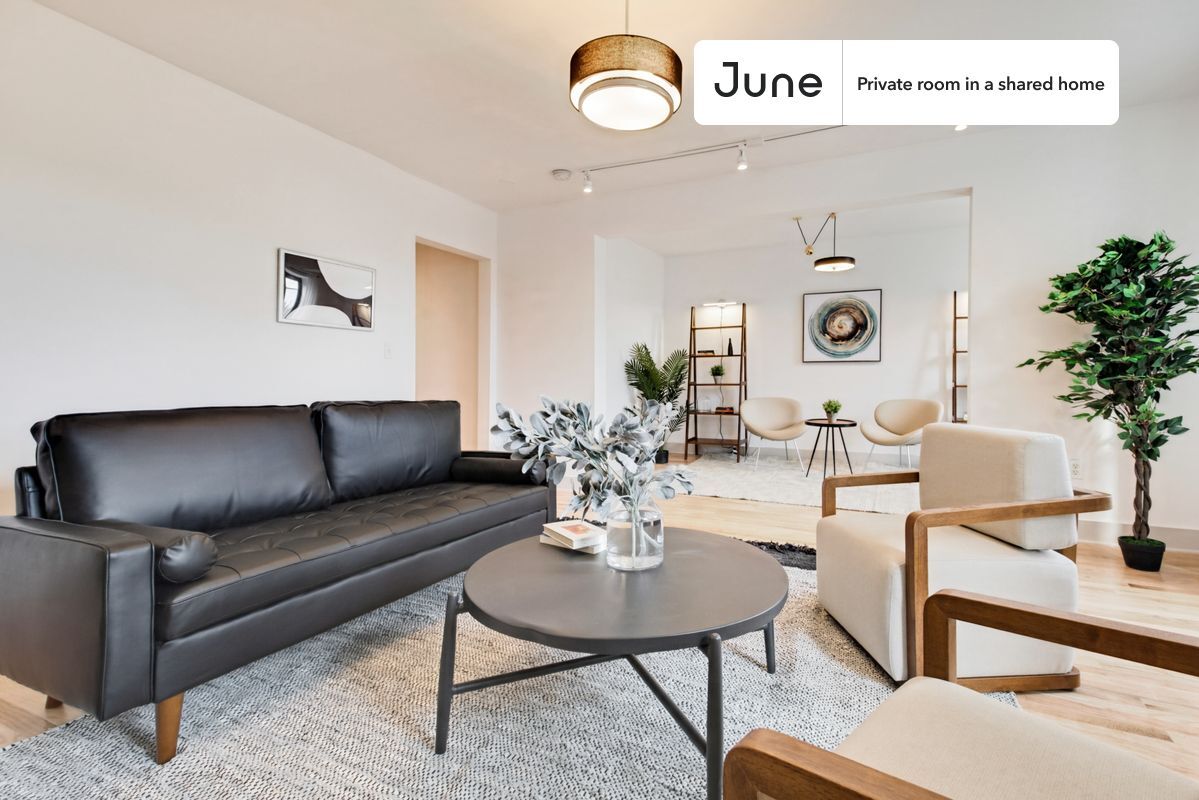 Building Photo - Room in Shared 4 bed/1 bath home