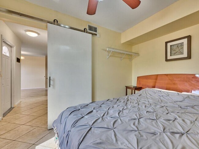 Building Photo - 4065 Village Dr