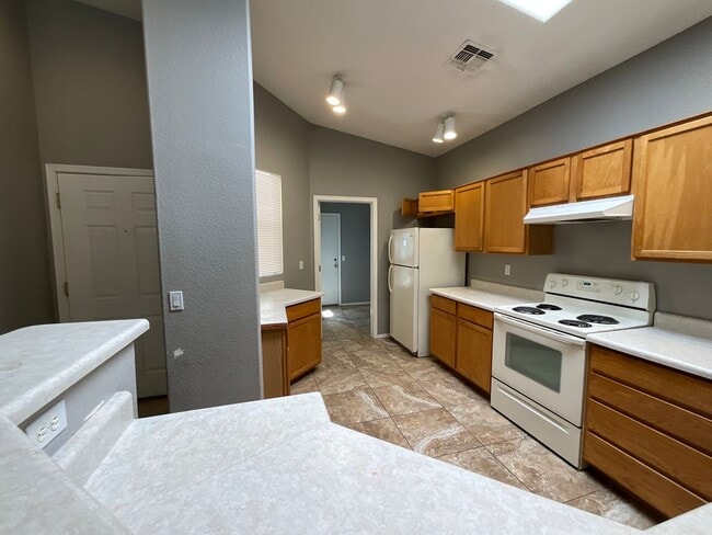 Building Photo - 951 S Tucana Ln