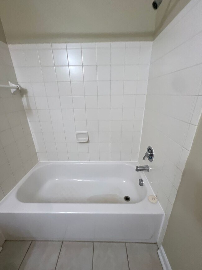 Building Photo - 15-1529 Gutleber