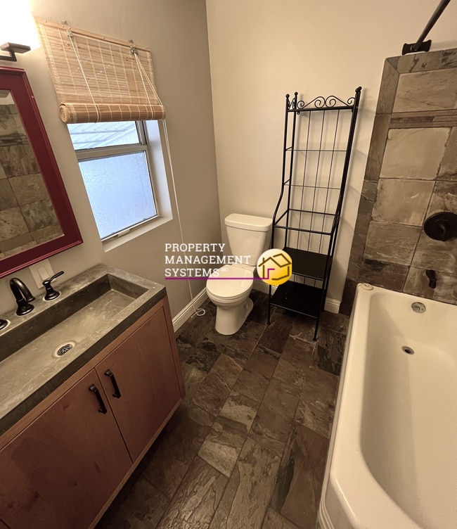 Building Photo - 3 Bedroom Home In Sugarhouse!