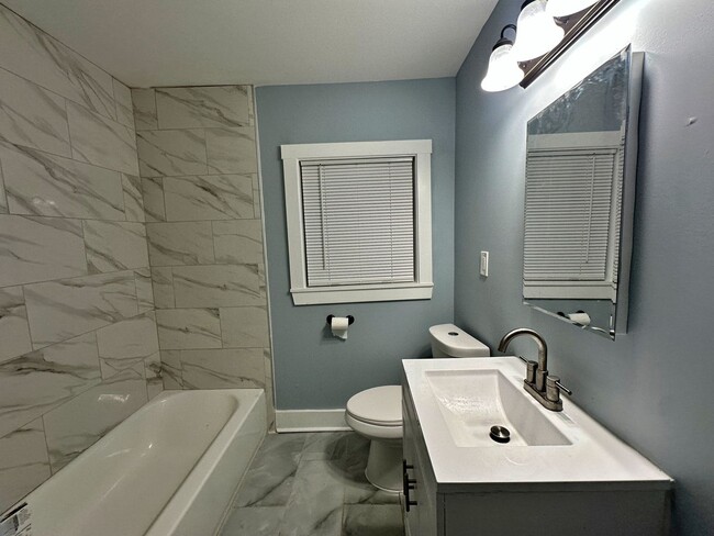 Building Photo - Newly Renovated 2-Bed 1-Bath House Availab...