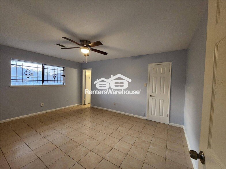 Building Photo - 9619 Guest St