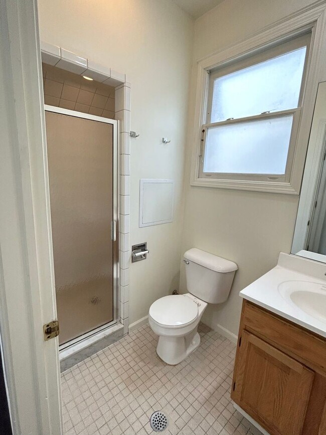 Building Photo - 1348 Wilmot Ct
