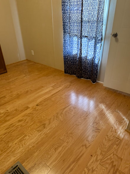 Building Photo - 7266 River Rd