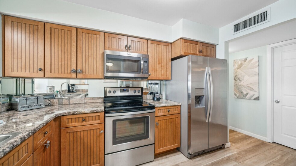 Building Photo - 7205 Thomas Dr