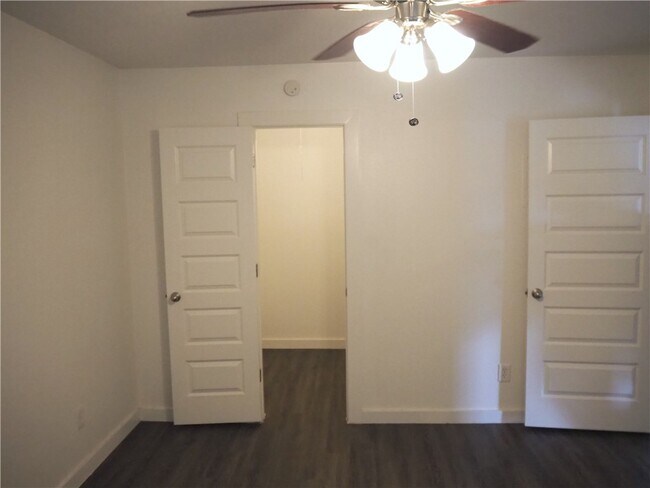 Building Photo - 1200 E 52nd St