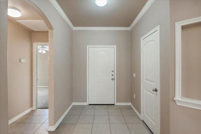 Building Photo - 4052 Stonebridge Dr