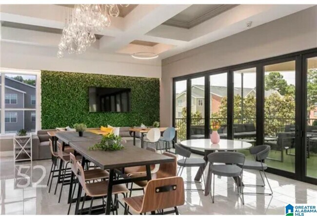 Building Photo - 210 15th St E