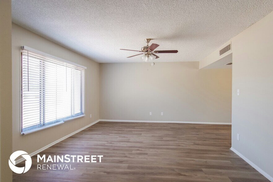 Building Photo - 15202 N 38th Ave