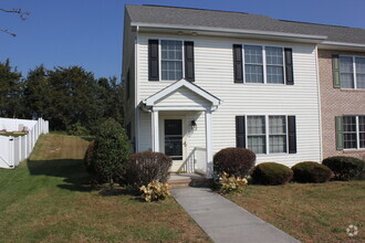 Building Photo - 3 Bedroom, 2.5 Bath Duplex