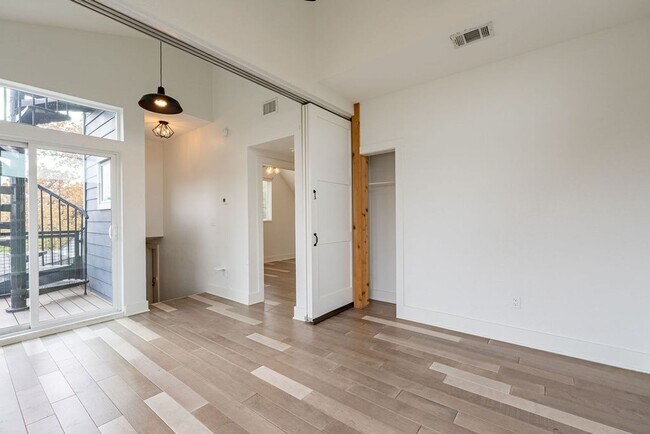 Building Photo - Tip Tier Views at this Beautiful 4 bedroom, 3 bathroom home in Central East Austin!!!
