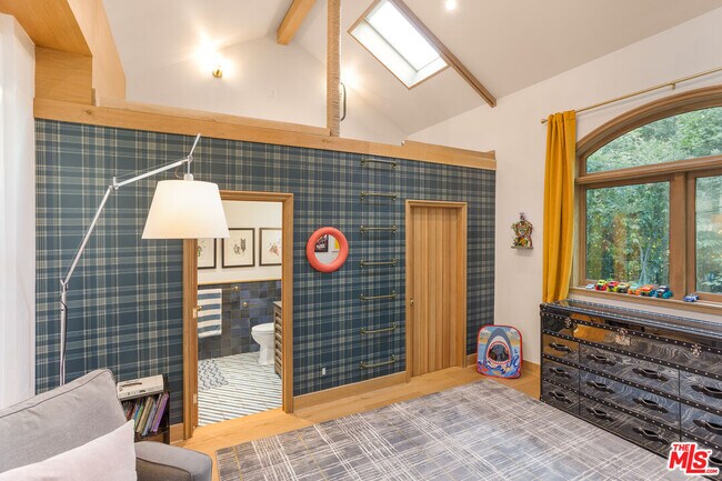 Building Photo - 4880 Queen Florence Ln