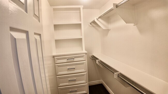 Building Photo - 3614 Mainer St
