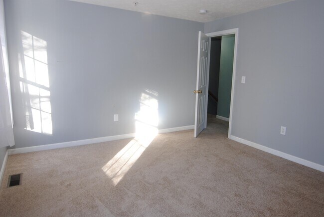 Building Photo - 65 Georgetown Dr