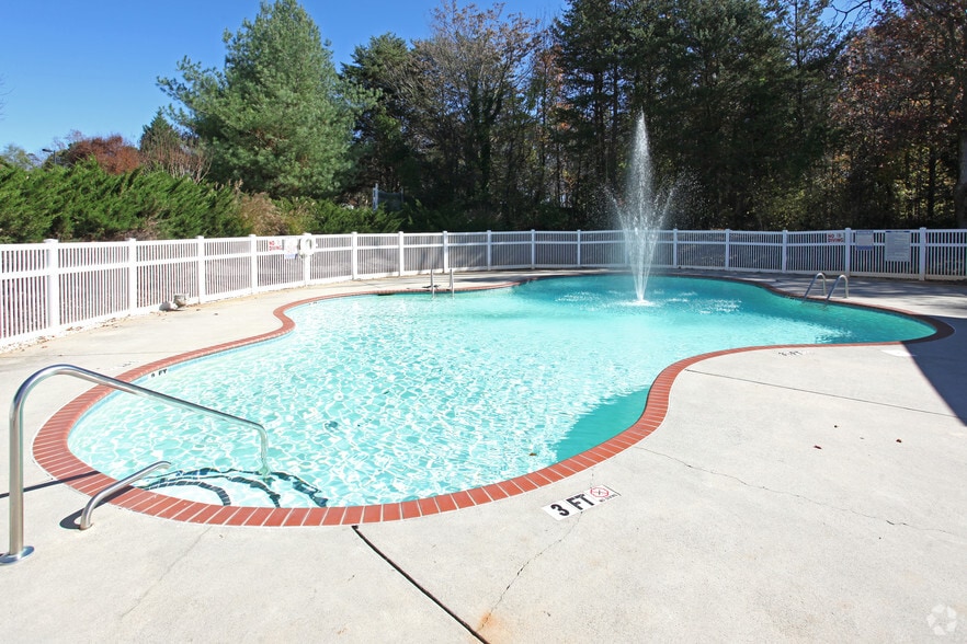 Building Photo - Carlyle Place Apartments