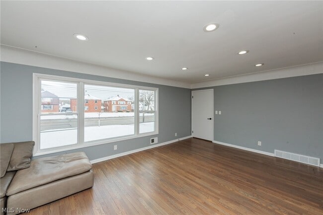 Building Photo - 2539 Warrensville Center Rd