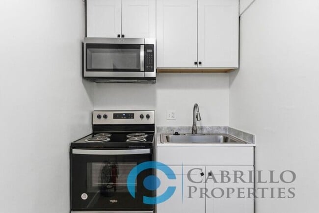 Building Photo - 519 Pitta St