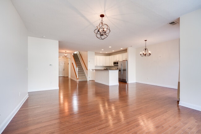 Building Photo - 208 Pointe Oakwood Way