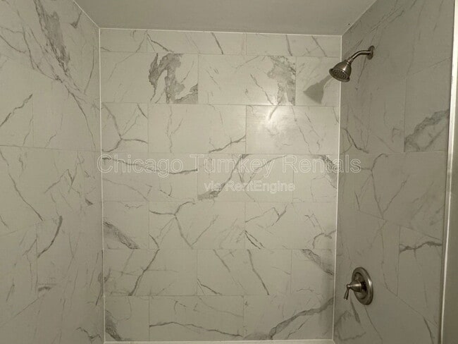 Building Photo - 1127 E 159th Pl