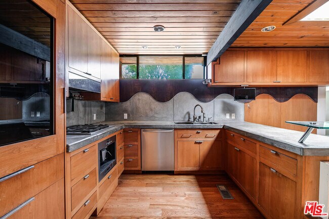 Building Photo - 22277 Buenaventura St