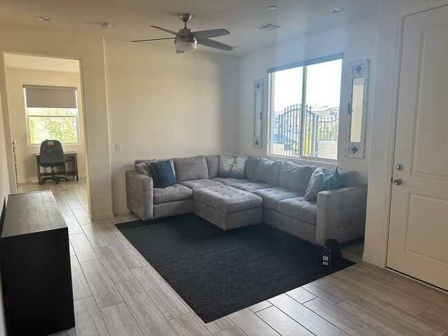 Building Photo - Renting CASITA ONLY!!!