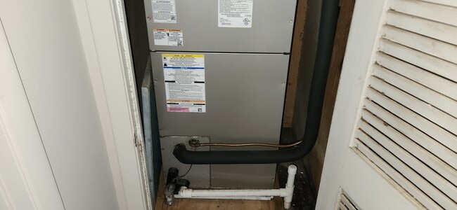 Building Photo - 233 Mimosa Dr