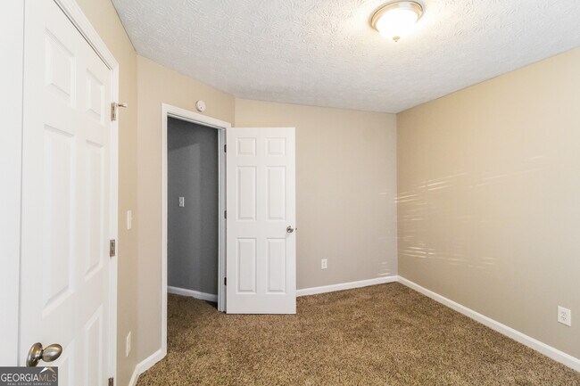 Building Photo - 3850 Cool Springs Point SW