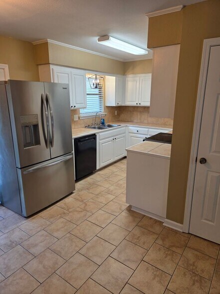 Building Photo - 16115 Bolivar Dr
