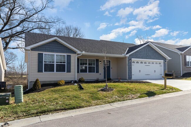 Building Photo - Fully Furnished Short-term rental Includes internet, cable, washer, dryer, etc