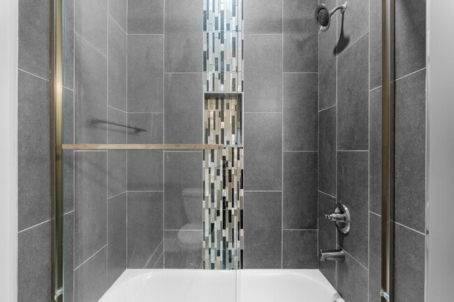 Building Photo - 5 Romana Ln