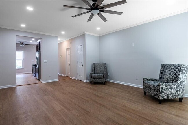 Building Photo - 3994 Elm St