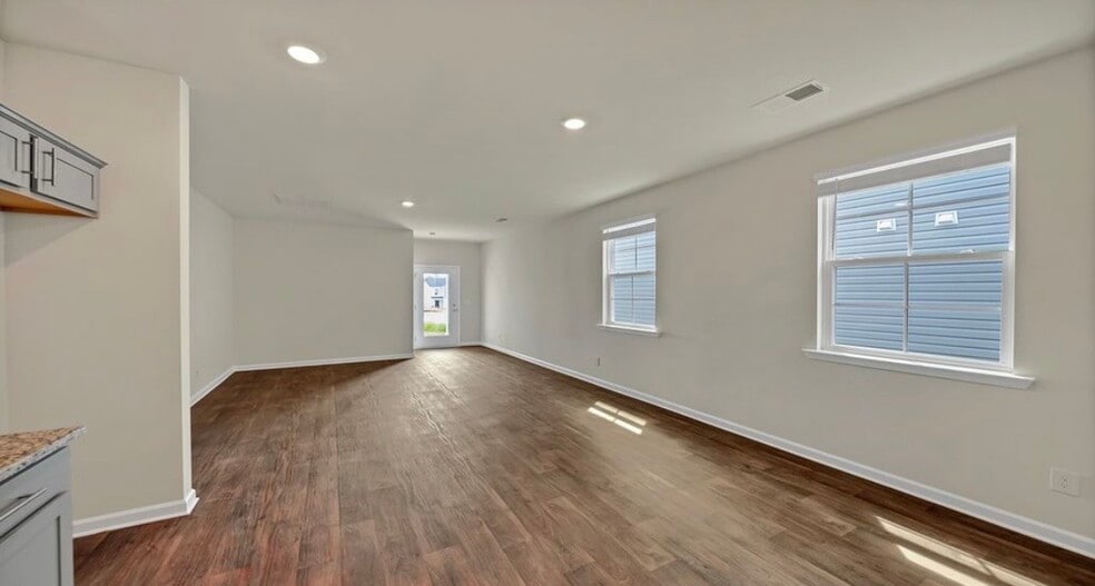 Building Photo - 1273 Mosser Dr