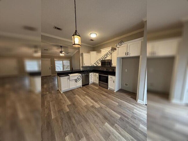 Building Photo - 30 Woodhaven Dr