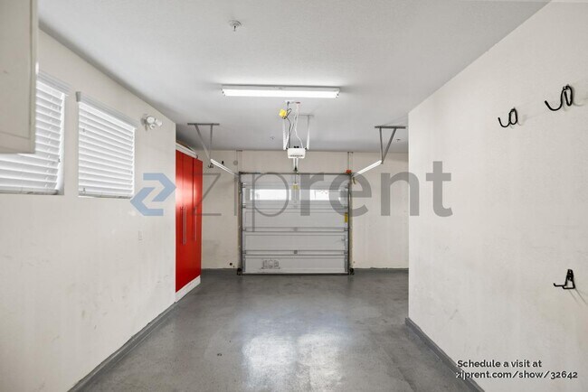 Building Photo - 634 Elderberry Dr