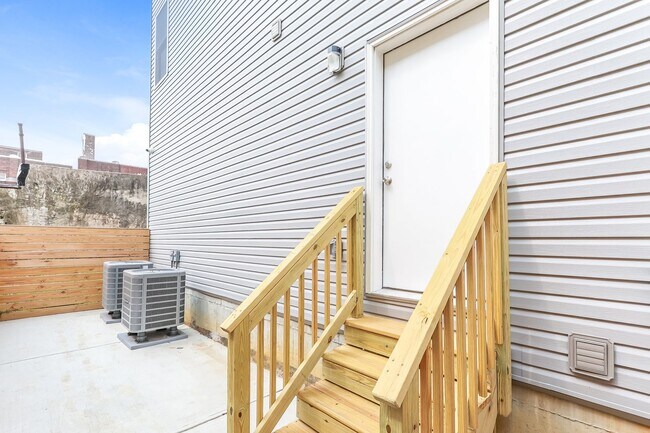 Building Photo - 2009 N 22nd St