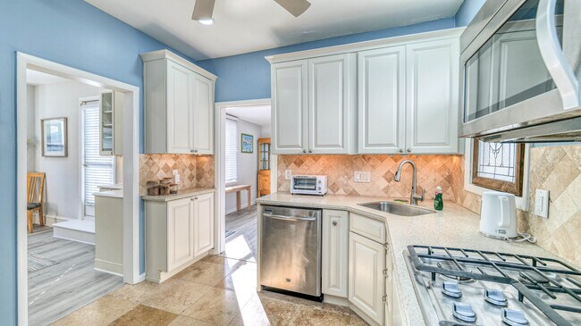 Building Photo - 8 N Nashville Ave