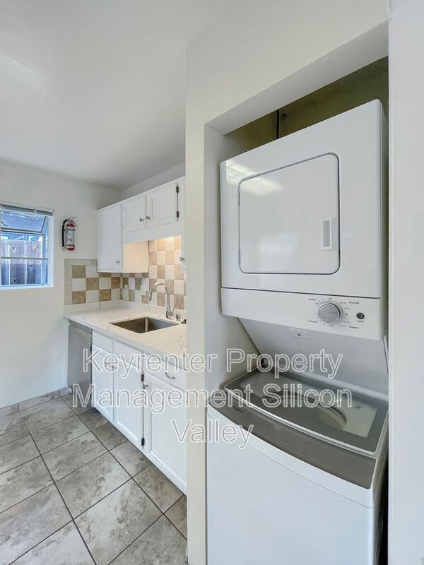 Building Photo - 1814 Woodside Rd