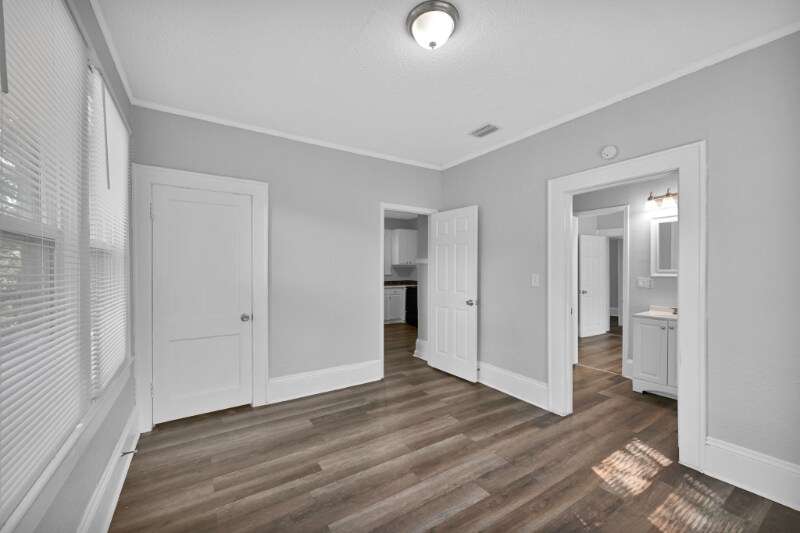 Building Photo - 326 Basswood St