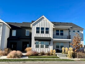 Building Photo - 2060 Autumn Moon Dr