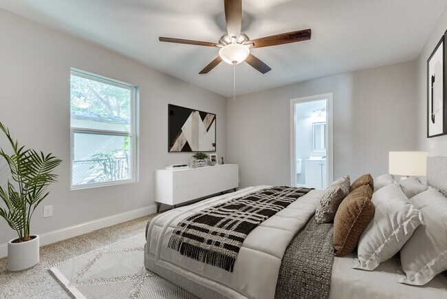 Virtually staged- unfurnished for rental - 1413 Swiss St