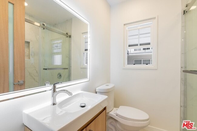 Building Photo - 835 S Sherbourne Dr