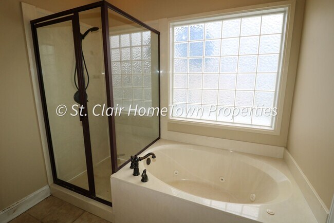 Building Photo - GREAT RENTAL IN FOX HOLLOW SUBDIVISION!