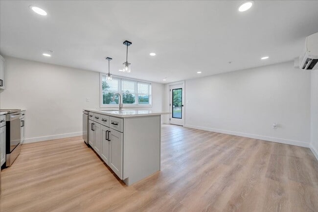 Building Photo - Newly Renovated 2BR Apartment in Vinton - Premium Finishes!