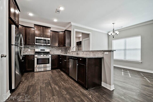 Building Photo - BEAUTIFUL BENTONVILLE HOME - LARGE FENCED IN YARD - BONUS ROOM UPSTAIRS