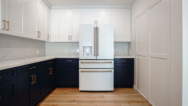 Building Photo - 5 bedroom, 5.5 bath, 4800 sq ft Prime Studio City Home with Pool and Hollywood Hills views